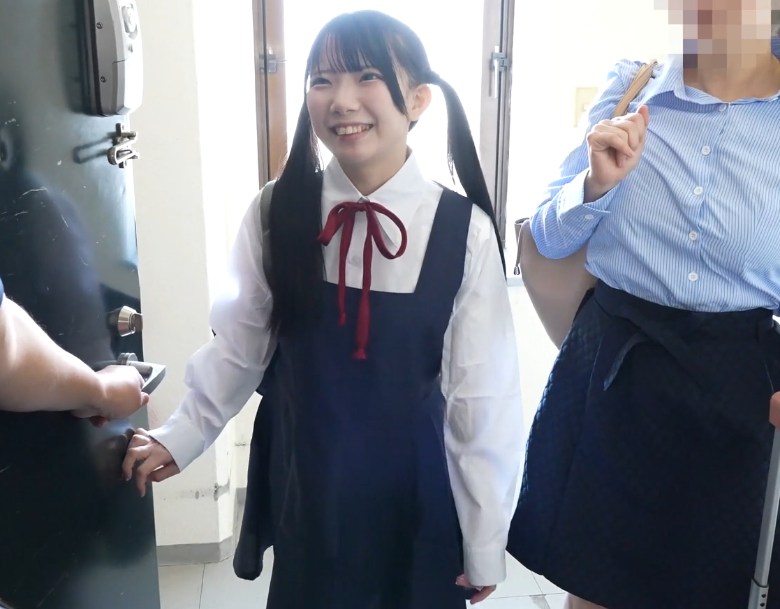 【エロ動画】学年一低身長なアイドル志望幼ビジュ姪っ子のモデル撮影レッスンを頼まれ過激ジュニア水着姿に我慢できずぷにマン素股で大人デカち○ぽを擦り続けたらヌルっと生挿入！キツキツ膣内に何度も孕ませ中出しした。 南日菜乃【南日菜乃】